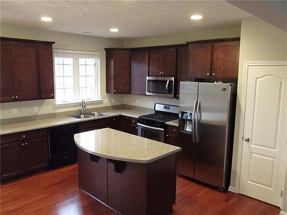 4th image of 225 Eagle Dr