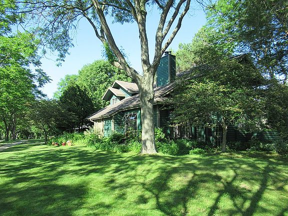3rd image of 927 Mulberry Ln