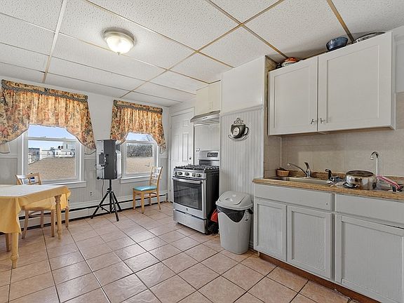 5th image of 256-256-258A S Union St