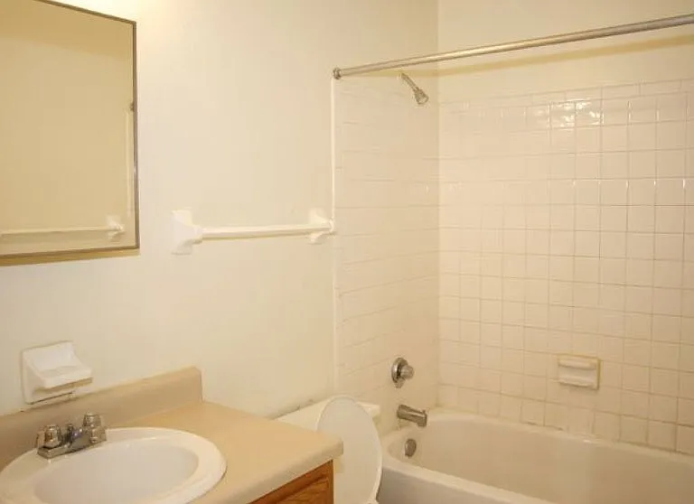 900 Westgate Ave — Photo 10