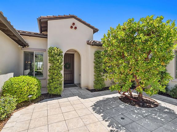 2nd image of 420 Agua Vista Dr