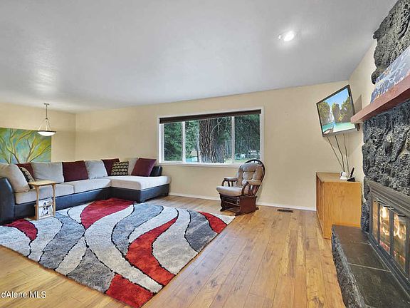 3rd image of 4455 E Maplewood Ave