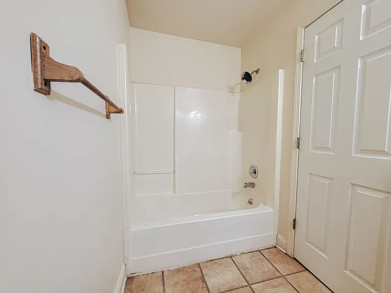 105 Kingsbury Ct — Photo 12