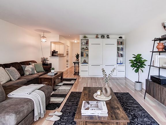 4th image of 777 N Michigan Ave APT 3406