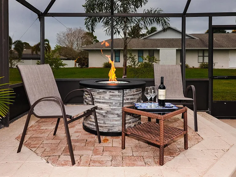 2411 NE Pinecrest Lakes Blvd — Photo 4