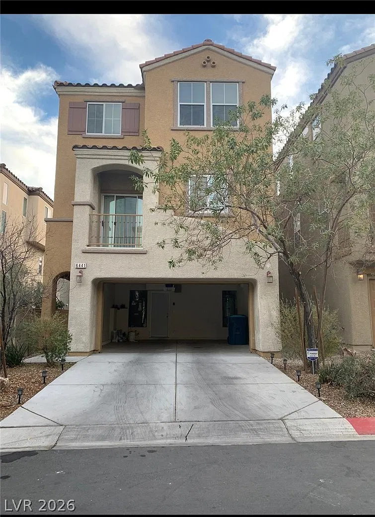 3 bed, 3.0 bath, 1813 sqft, $2,200 — Photo 3