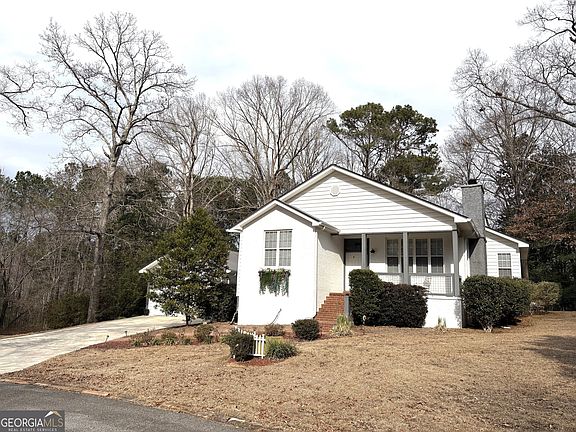 2nd image of 303 Winchester Ct