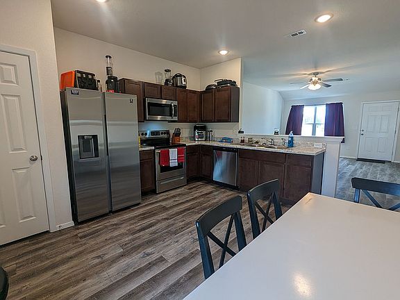 5th image of 274 Stinson St