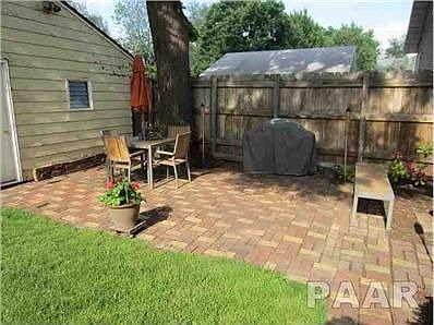 4th image of 2111 W Ayres Ave