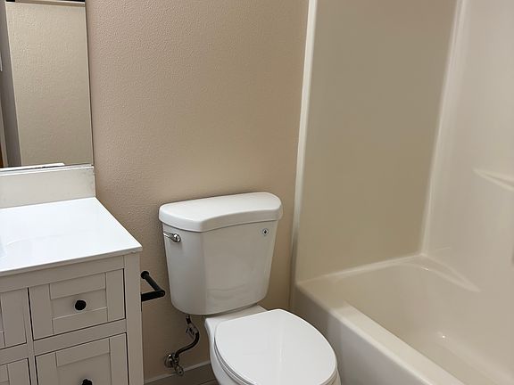 3rd image of 17320 SW Ellis Ct