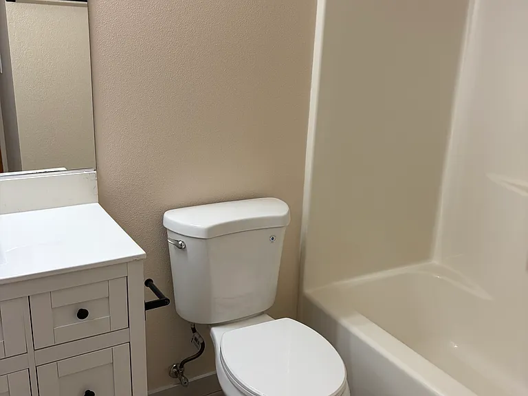 17320 SW Ellis Ct — Photo 3