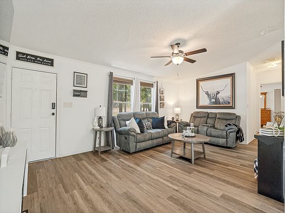 3rd image of 104 Arunda Ct