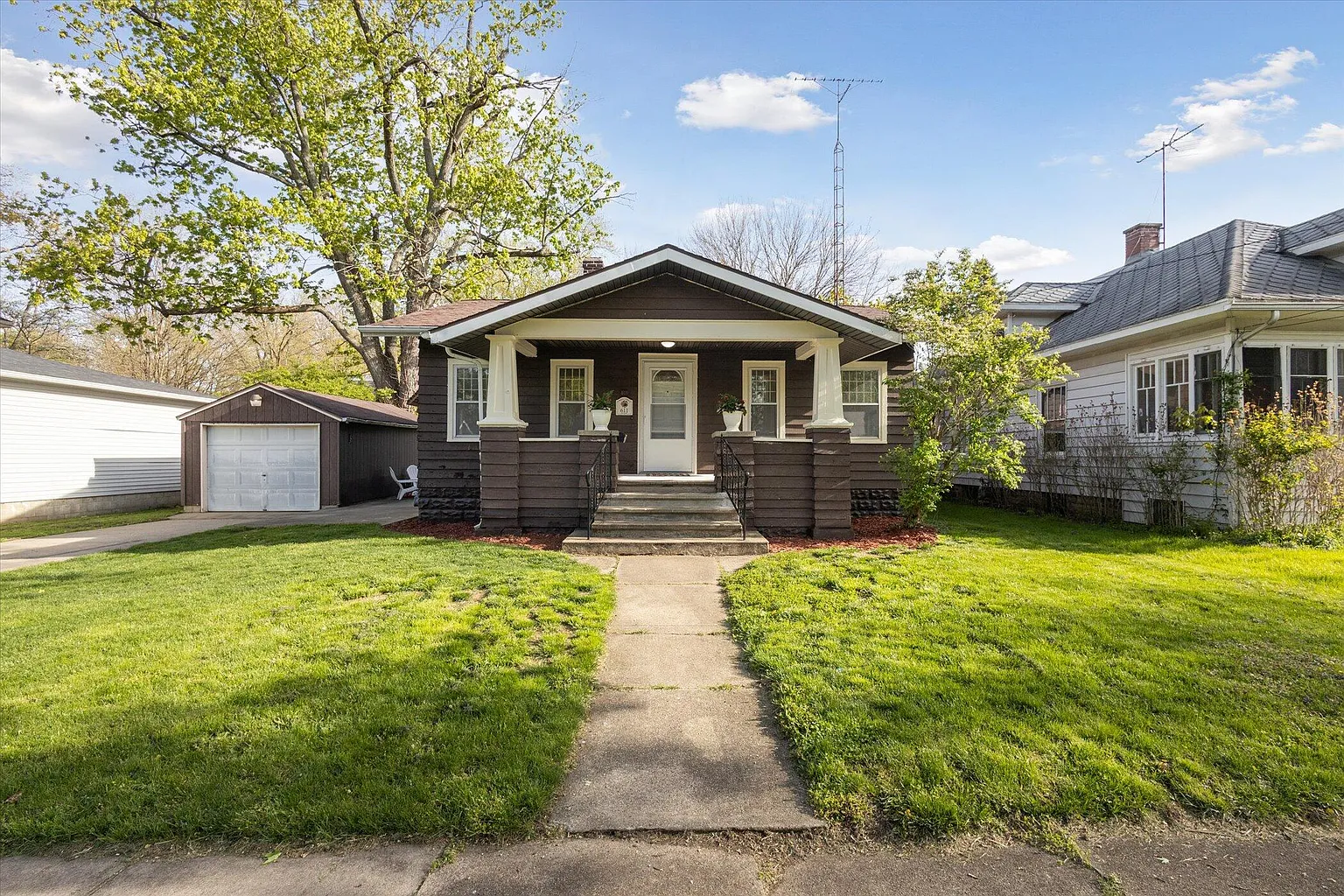 611 Howard St photo 1