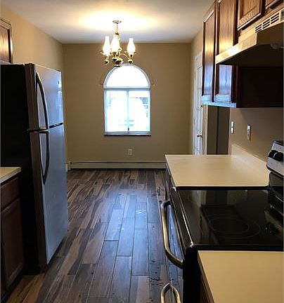 2nd image of 1048 Abbey Ct APT 8