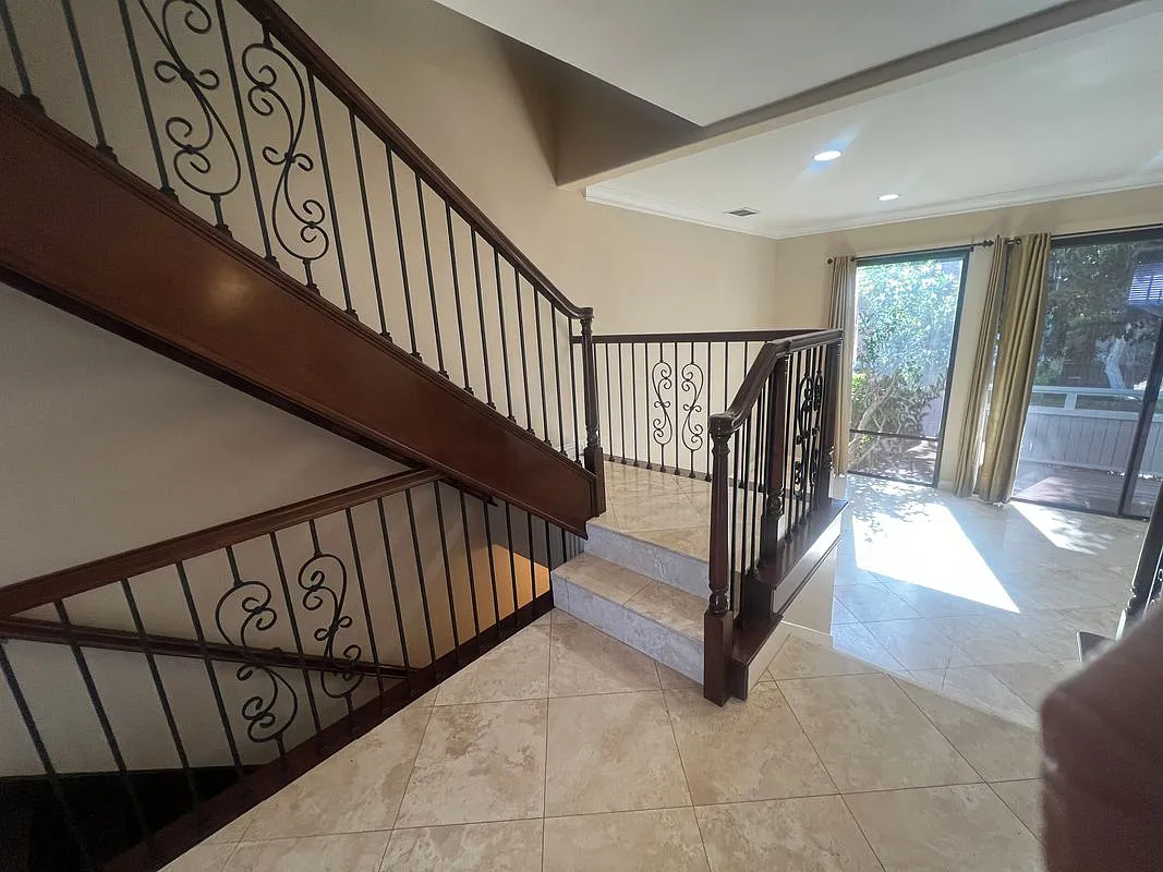 3 bed, 2.5 bath, 1647 sqft, $5,200 — Photo 3