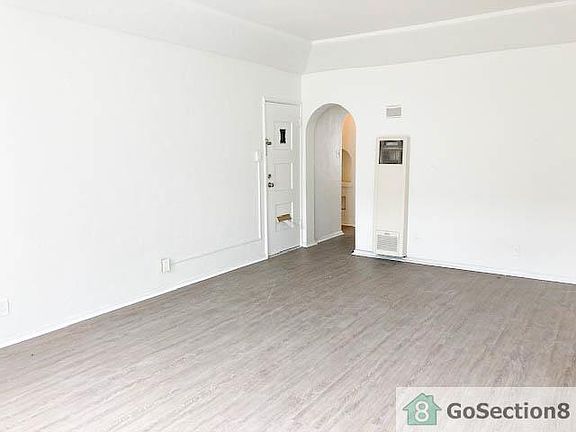 4th image of 2736 W 42nd St #B