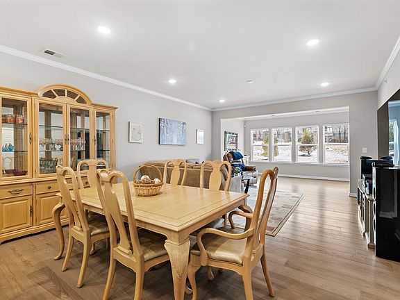 4th image of 22 Doyle Dr