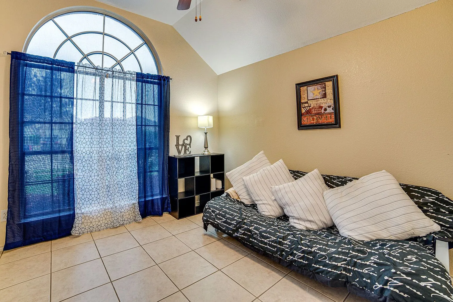 4 bed, 2.0 bath, 2249 sqft, $5,837 — Photo 4