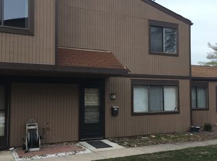 26722 Lake Of The Falls Blvd, Olmsted Falls, OH 44138