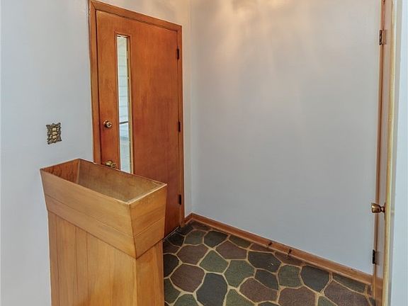 4th image of 8418 Parkdale Dr