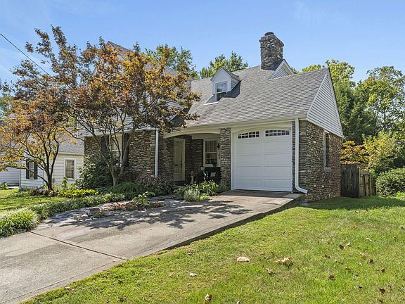 3rd image of 104 Goodrich Ave