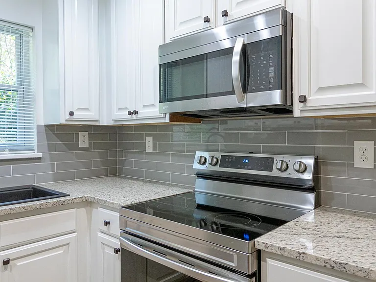 545 Oakview Rd #1 — Photo 3