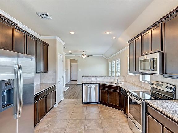 3rd image of 1801 Brownwood Blvd