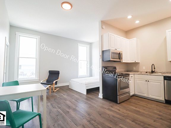 5th image of 113 1/2 W Maumee St APT 201
