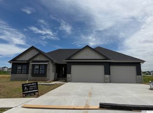 21854 Amber Cir, Gretna, NE 68028