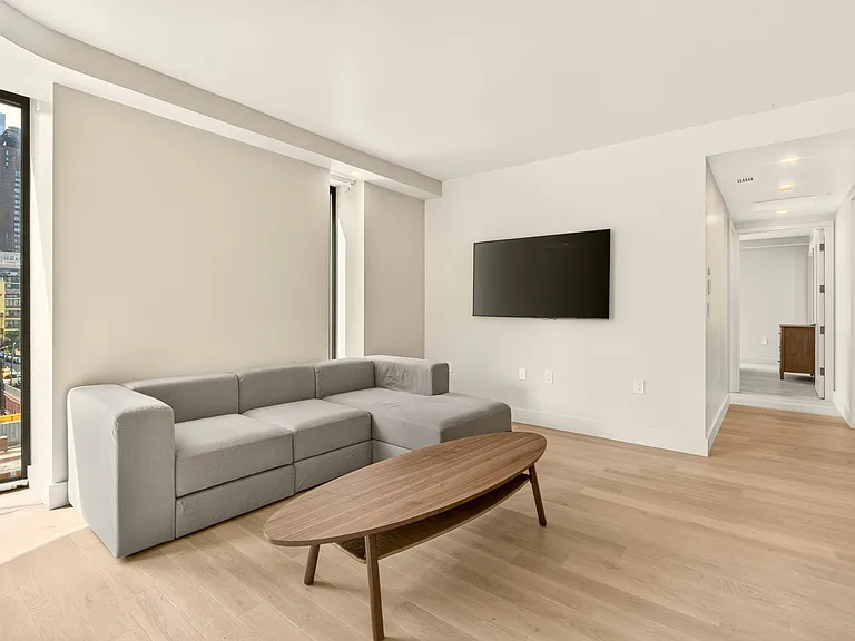 400 W 38th St #5GN — Photo 11