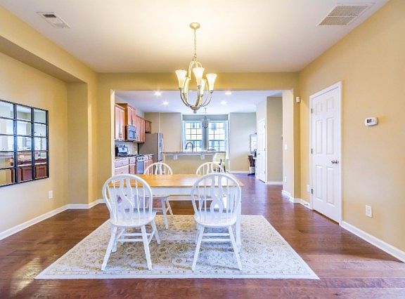 5th image of 4336 Laurel Creek Ct SE