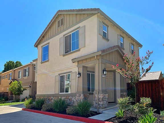 2nd image of 154 Belle Harbor Cir