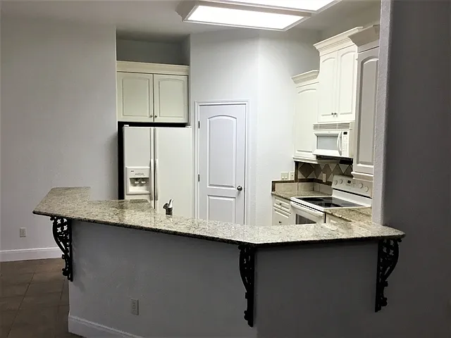 2322 Sean St — Photo 3