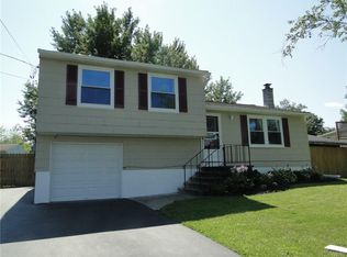 8423 Sweetmill Ln, Clay, NY 13041
