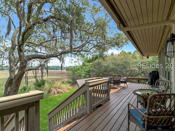 3rd image of 21 Long Marsh Ln