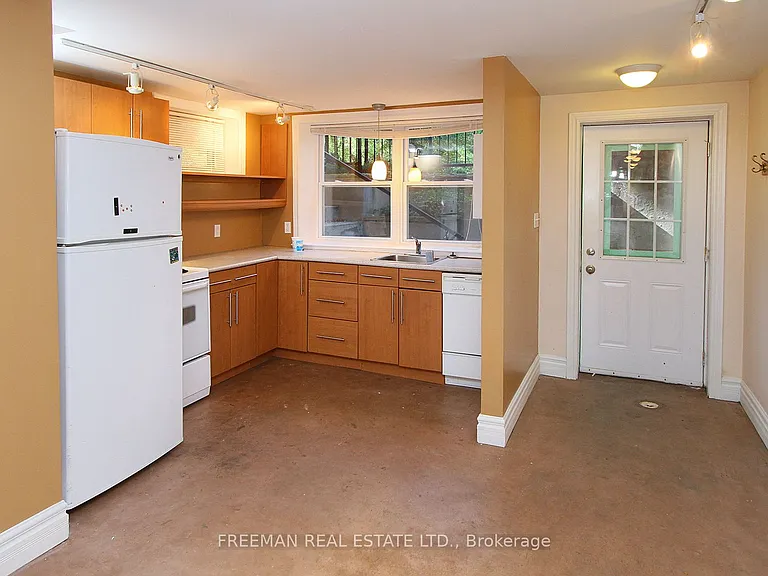 27 Rossmore Rd W #LOWER — Photo 3
