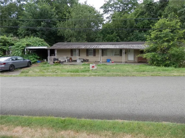 102 Wayne Dr, Trafford, PA 15085