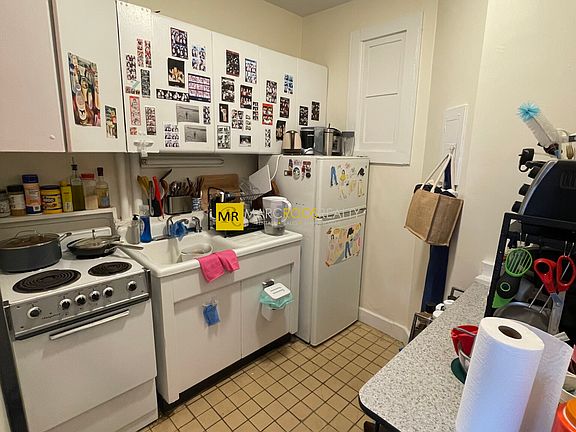 3rd image of 380 Commonwealth Ave