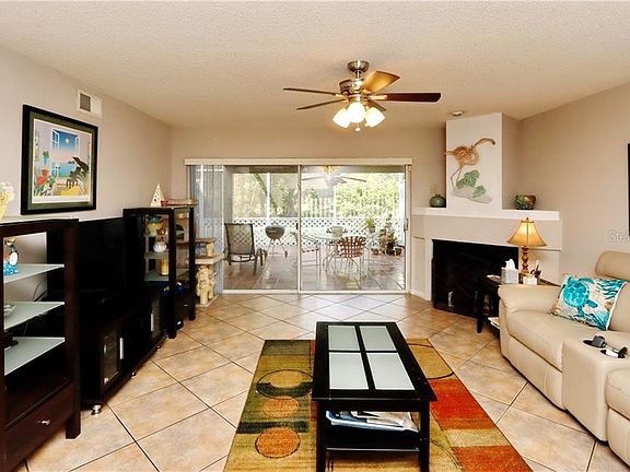 5th image of 13930 Clubhouse Cir