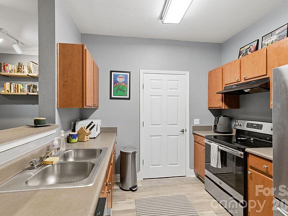 3rd image of 900 Vista Lake Dr APT 102