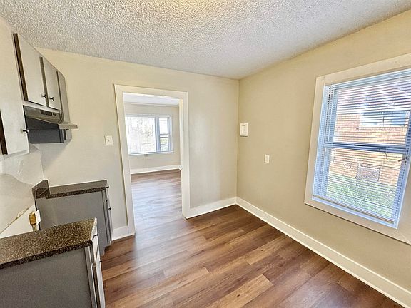 5th image of 2071 Hubert Ave