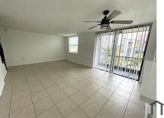 3 bed, 1249 sqft, $2,500 — Photo 3