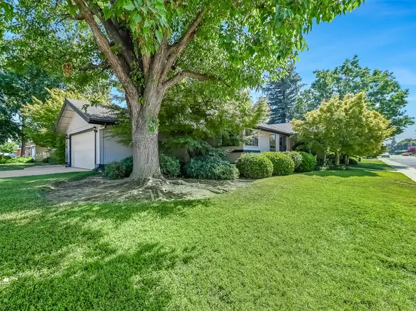 1920 E Paradise Avenue, Visalia, CA 93292