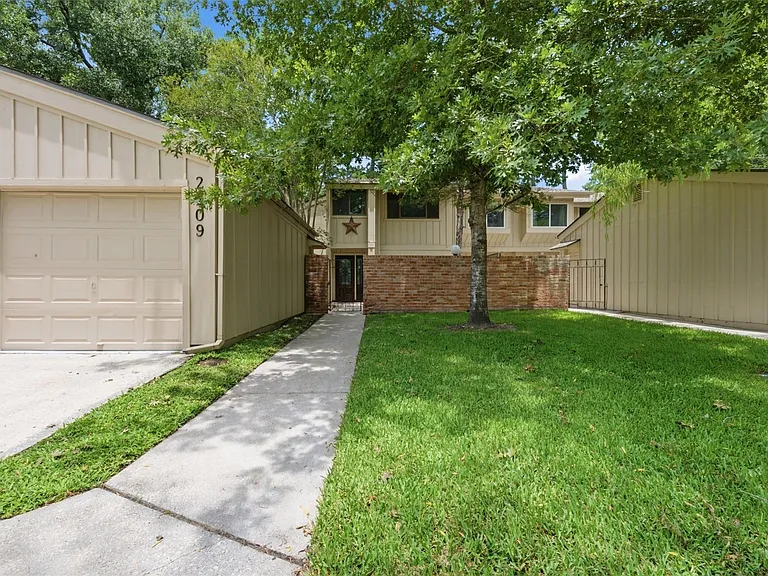 2209 W Settlers Way — Photo 2