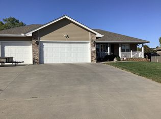 3324 SW 47th Ct, Topeka, KS 66610