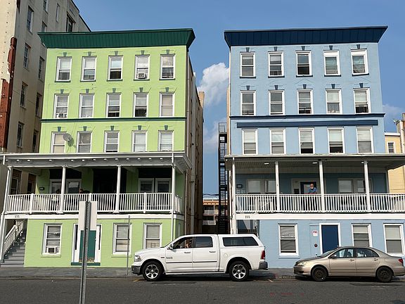 2nd image of 133-135 Saint James Pl #33