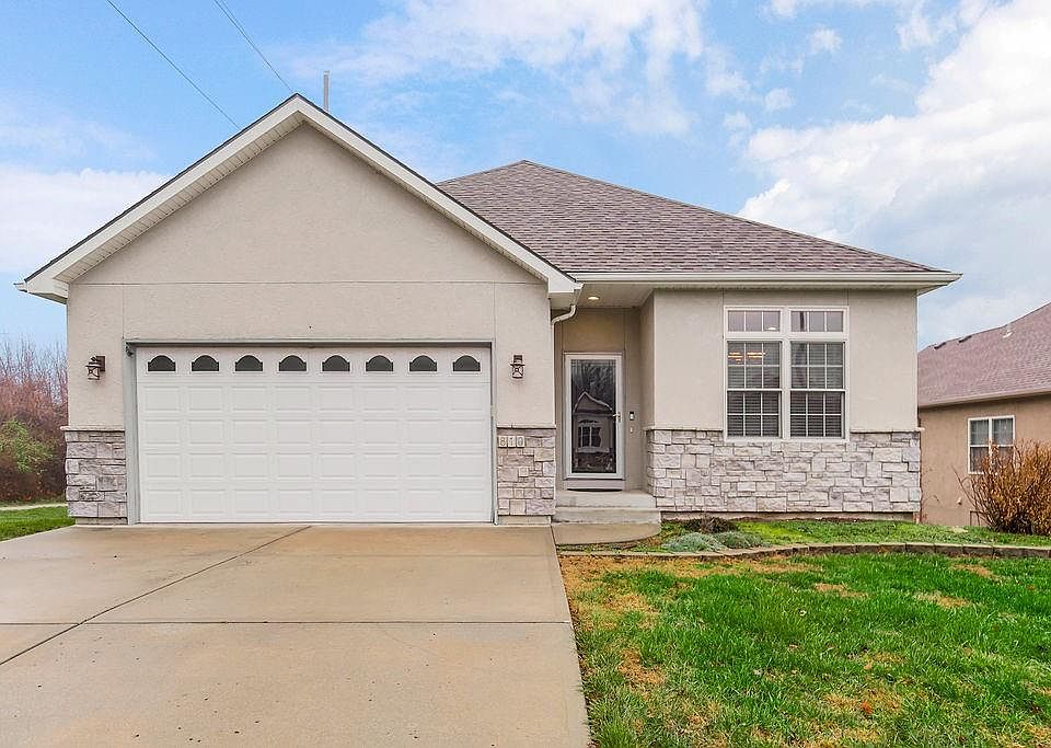 1st image of 810 Pinehurst Dr