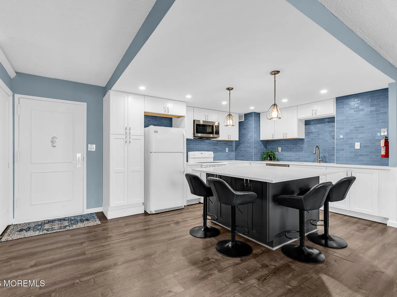 1 bed, 916 sqft, $3,300 — Photo 3
