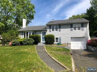 28 Knickerbocker Rd, Cresskill, NJ 07626