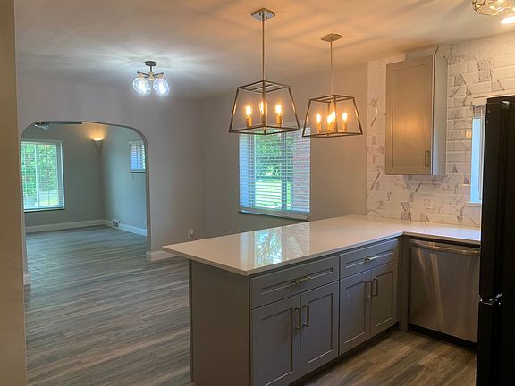 3rd image of 6401 Nottingham Ave #1B-1Ba